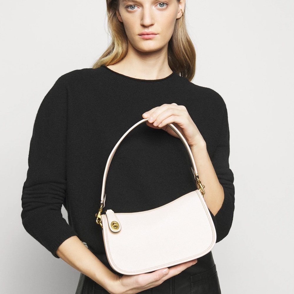 Coach Swinger Shoulder Bag in Chalk